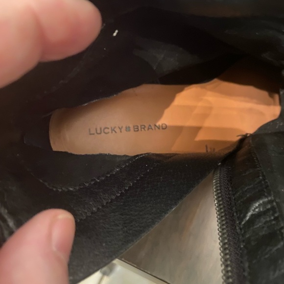 Lucky 🍀 Brand Black Leather Chunky Heel Bootie - Picture 4 of 9